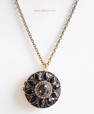 Fashion necklace